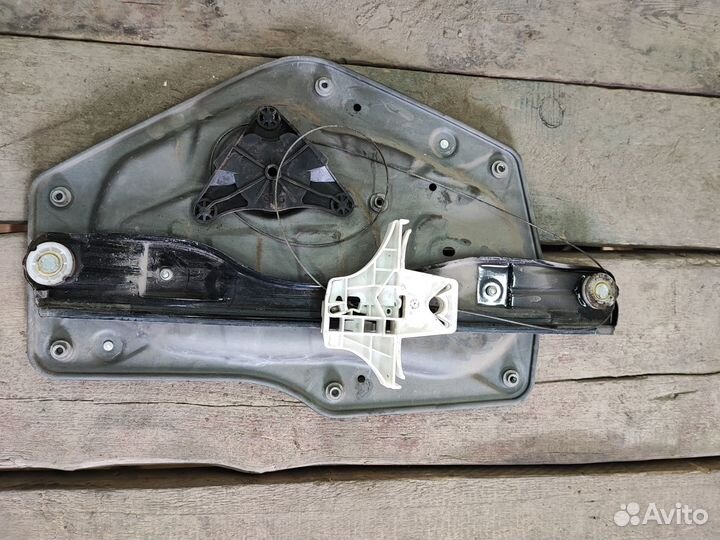 Стеклоподъемник задний skoda superb II