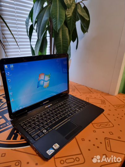 Ноутбук emachines E525