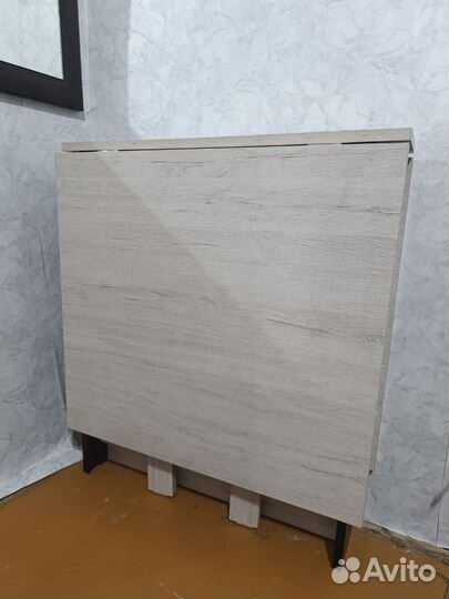 Стол книжка