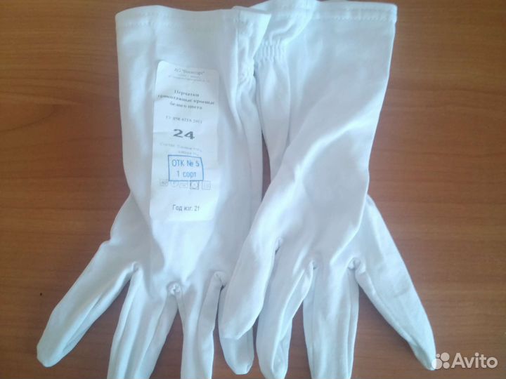 Перчатки парадные белые