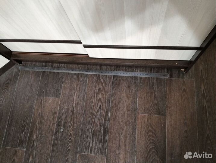 Угловой шкаф с зеркалом