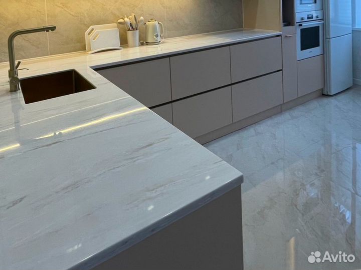 Столешница для кухни из камня Staron Рroject 280х60