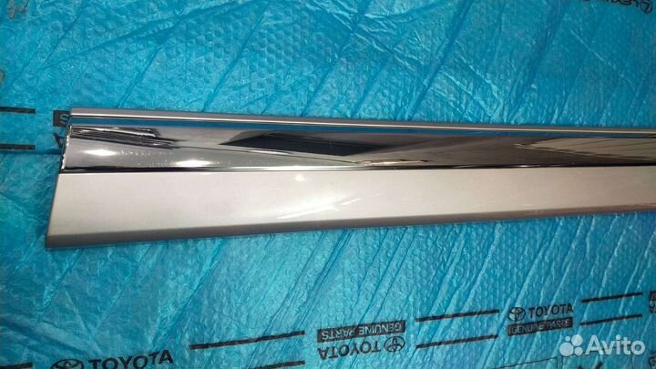 Молдинг Ленд Крузер 200 передний правый серебро