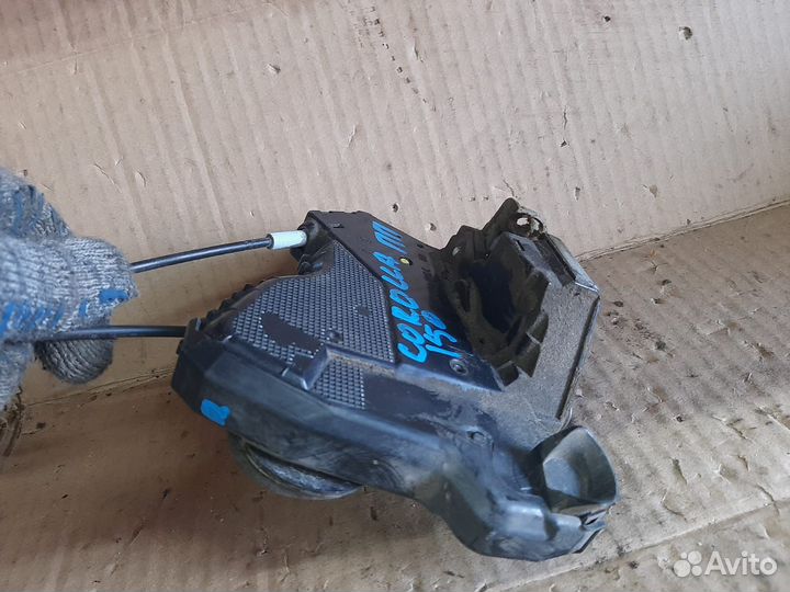 Передний правый замок двери Toyota Corolla X 150