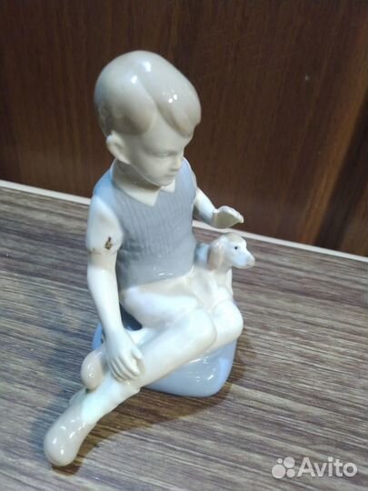 Статуэтка фарфор Мальчик с собакой Германия