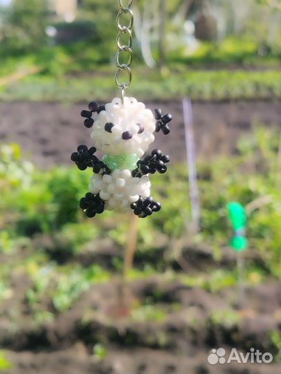 Брелок пандочка из бисера