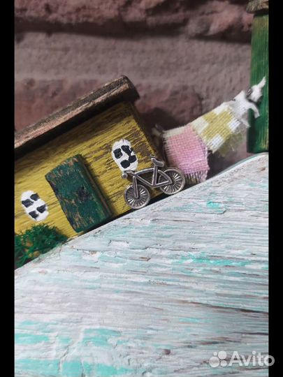 Вешалка ключница. Кит с домиками