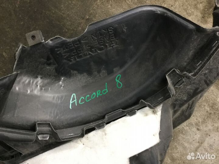 Обшивка багажника правая Хонда Аккорд 8