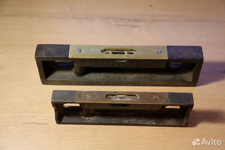 Старинный чугунный станочный уровень