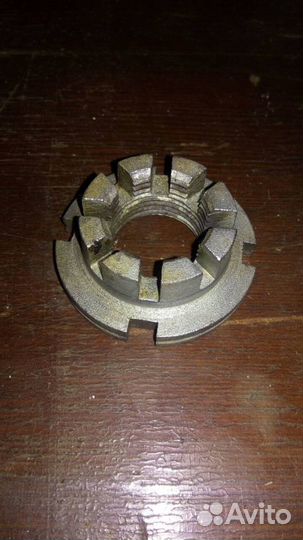 Гайка крепления тормозного барабана левая 70-14159