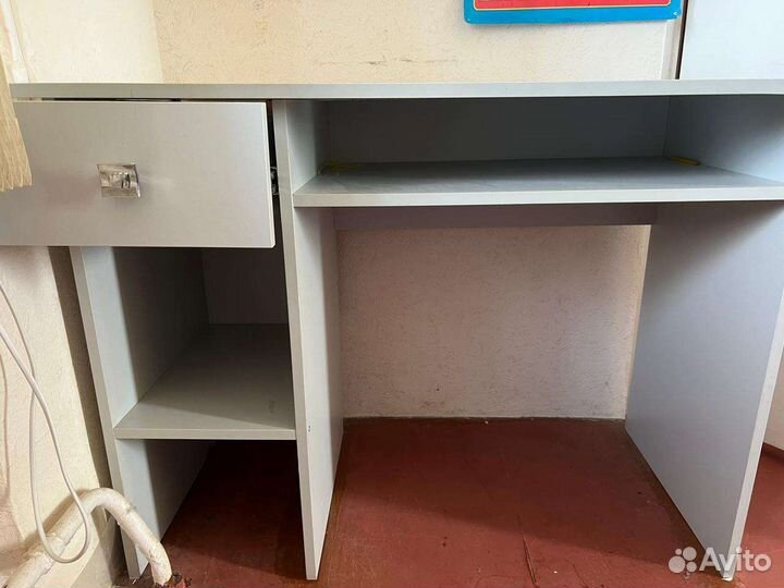 Письменный стол