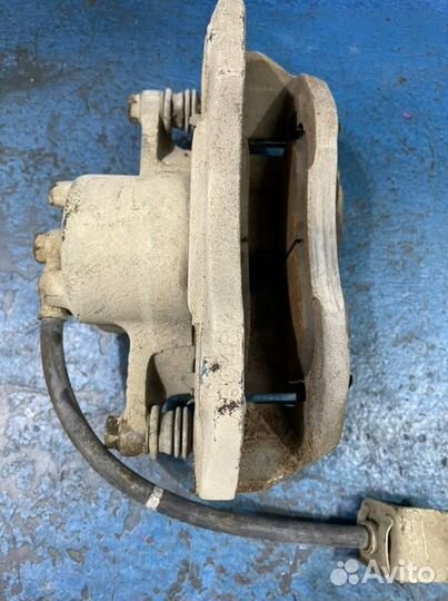 Суппорт передний левый Mitsubishi Outlander 1 CU