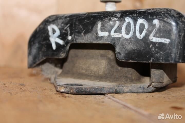 Опора двигателя правая mitsubishi L200 KB4T