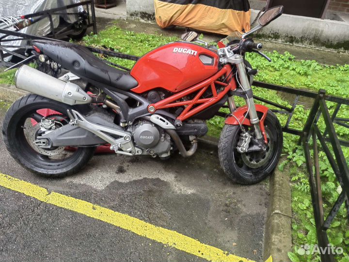 Ducati monster 696