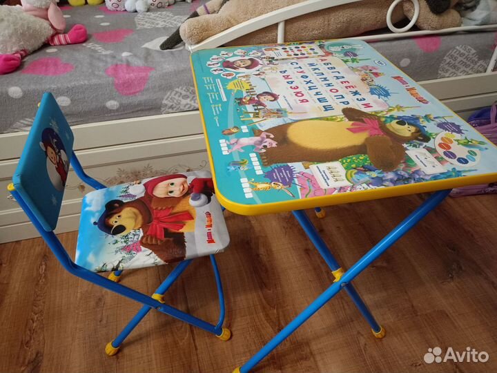 Детский стол со стулом