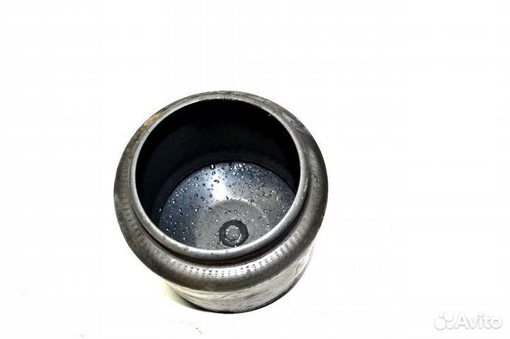 Стакан воздушной подушки переднего моста, правый v