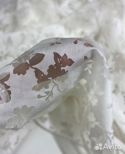 Легкая вуаль с прозрачным рисунком