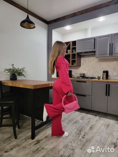 Женский спортивный костюм