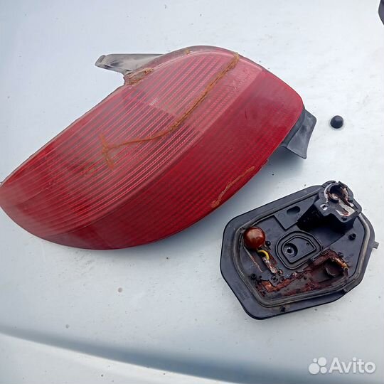 Задний фонарь левый пежо 206 хэтчбек