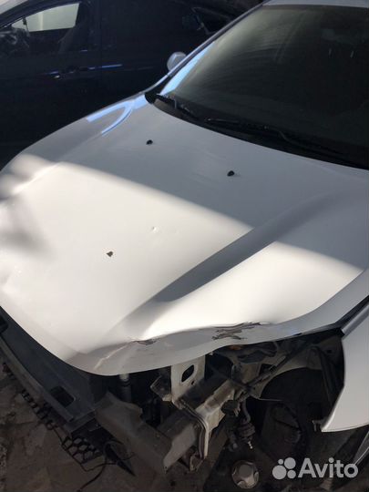 Капот на весту