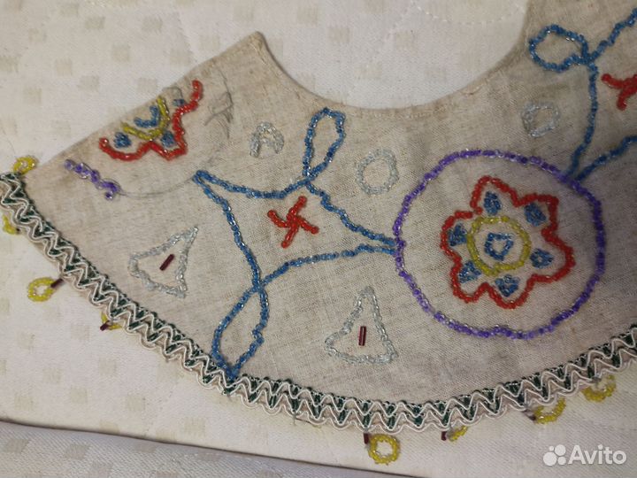 Воротник старинный бисер и лен и брошь скань