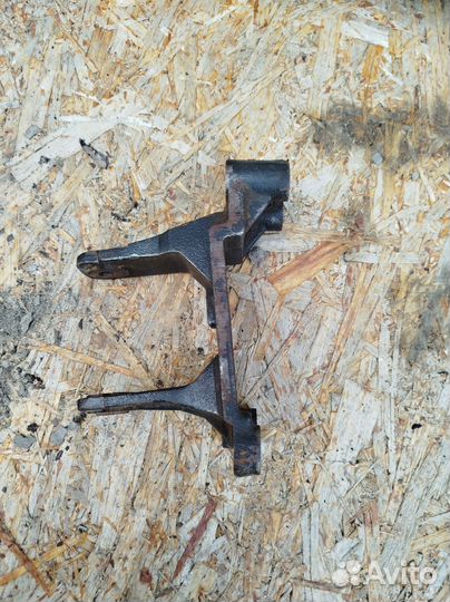 Кронштейн двигателя левый Chery Tiggo T11