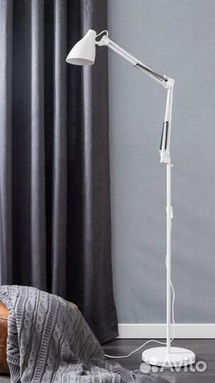 Светильник напольный Camelion белый