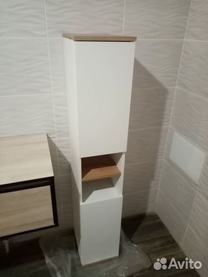 Шкафчик пенал для ванной подвесной