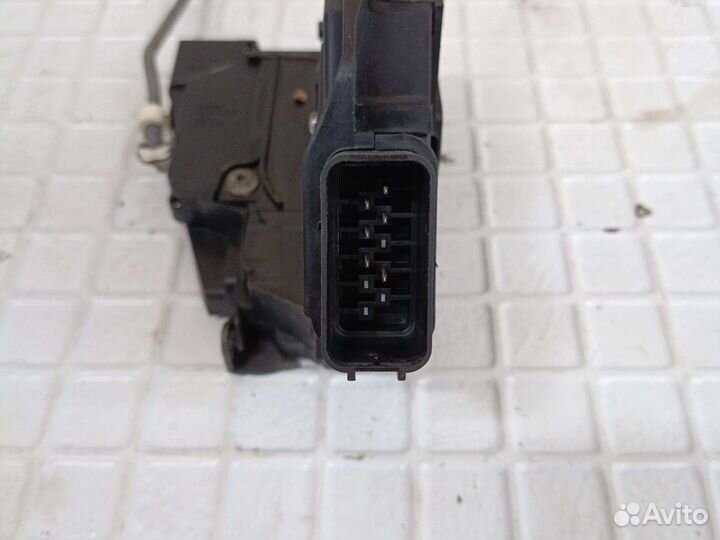 Замок двери задней правой Mazda 3 bk