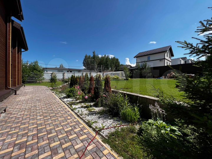 Коттедж 303 м² на участке 20 сот.