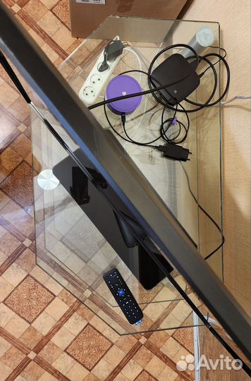 Этажерка стеклянная под телевизор