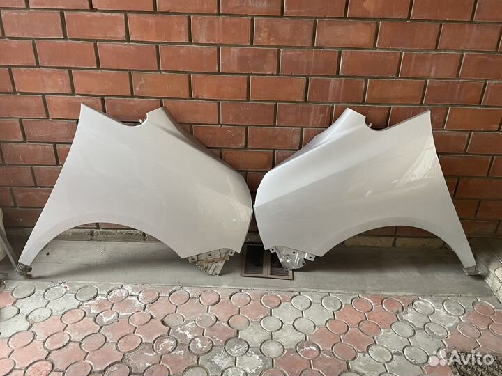 Крылья передние на Тойота Вокси 2007-2010г