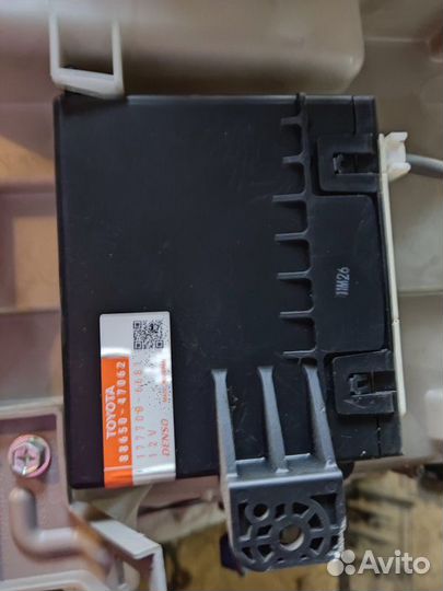 Блок управления кондиционером Toyota Prius хэтчбек