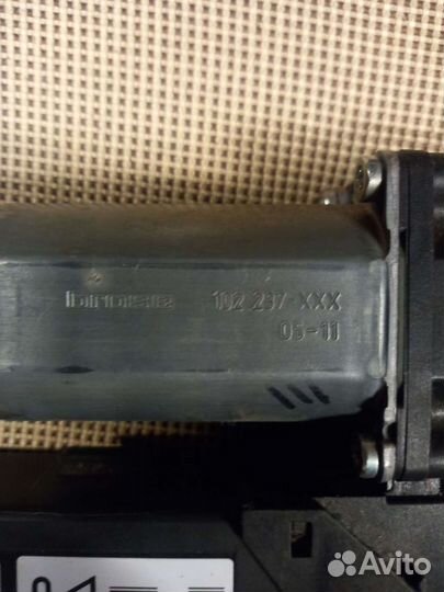 Ауди А 4 В7 моторчик стеклоподьемника водительской