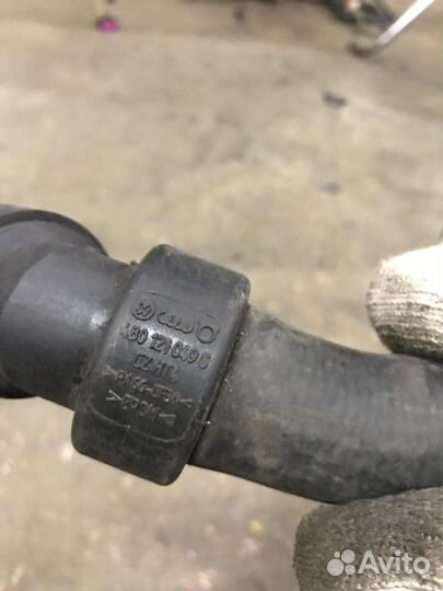 Патрубок Volkswagen Passat (B5) 1996-2000