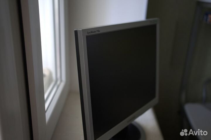 Монитор Samsung SyncMaster 710N, 1280x1024, 75 Гц