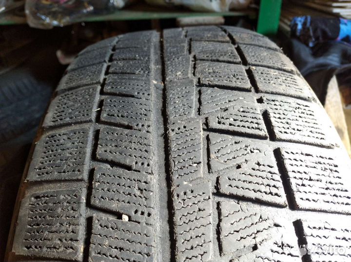 Bridgestone Blizzak Revo GZ 215/60 R17