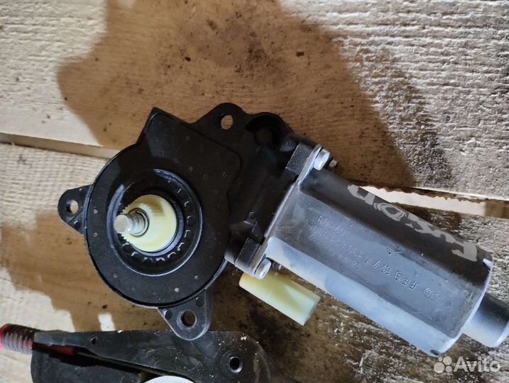 Стеклоподъемник передний правый Ford Fusion