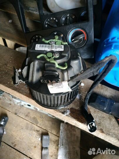 Renault Logan моторчик отопителя