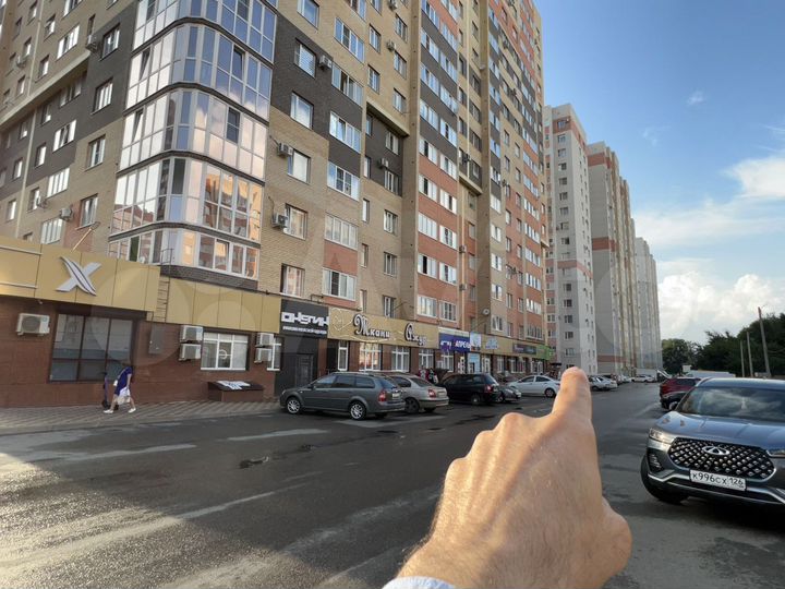 2-к. квартира, 52 м², 1/17 эт.