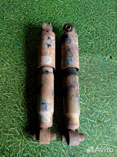 Амортизатор задний (пара) Мазда MPV 2005г