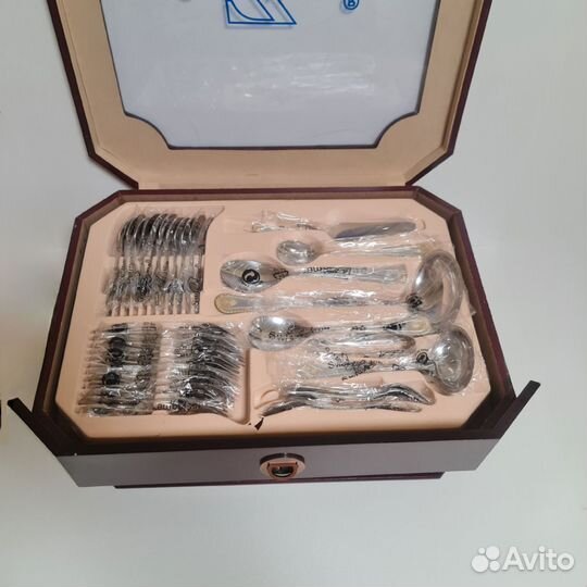 Набор столовых приборов (77 предметов)