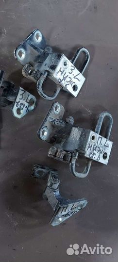 Петля двери на Volkswagen Passat B6