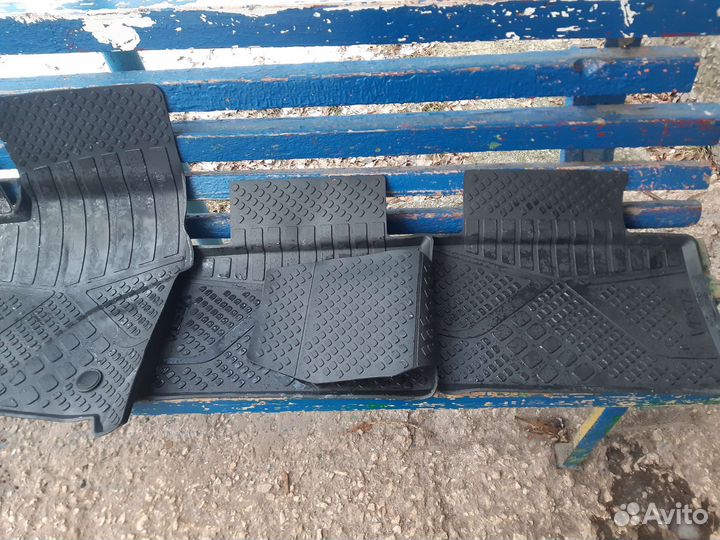 Резиновый коврик в салон vesta