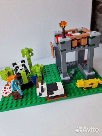 Конструктор lego Minecraft 21158 Питомник панд