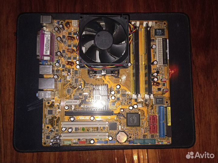 Материнская плата с процессором и памятью