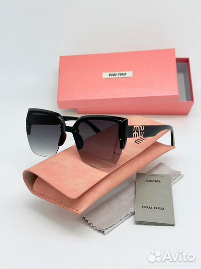 Солнцезащитные очки Miu Miu