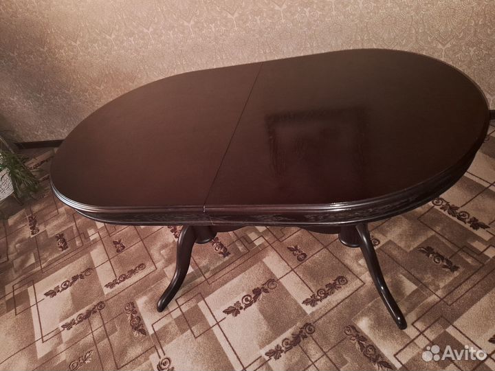 Стол обеденный