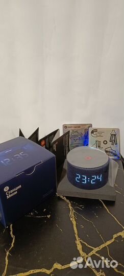 Алиса с часами