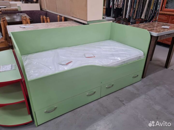 Кровать детская с ящиками